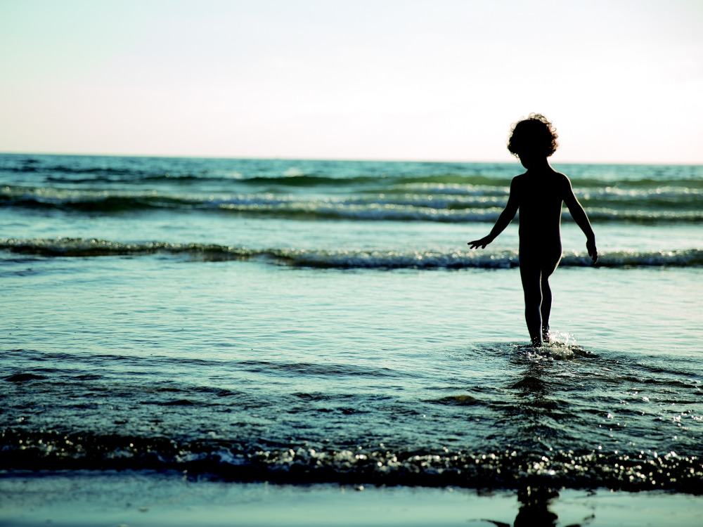 Dziecko nad morzem