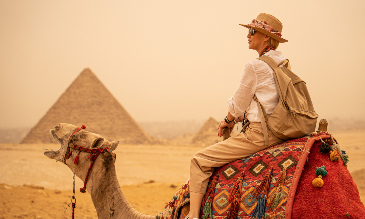 Piramidy w Egipcie o zachodzie słońca